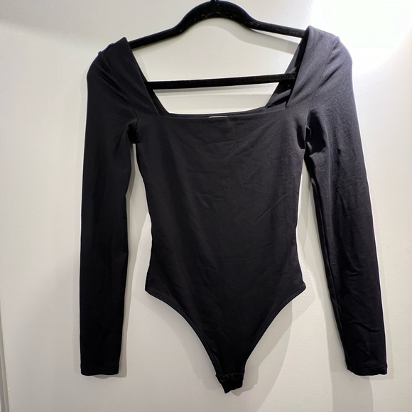 4 ARITZIA bodysuits - Picture 2 of 8